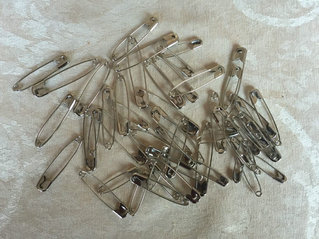 200 Assorted Safety Pins Small Medium Large Chrome Silver Metal Sewing Craft