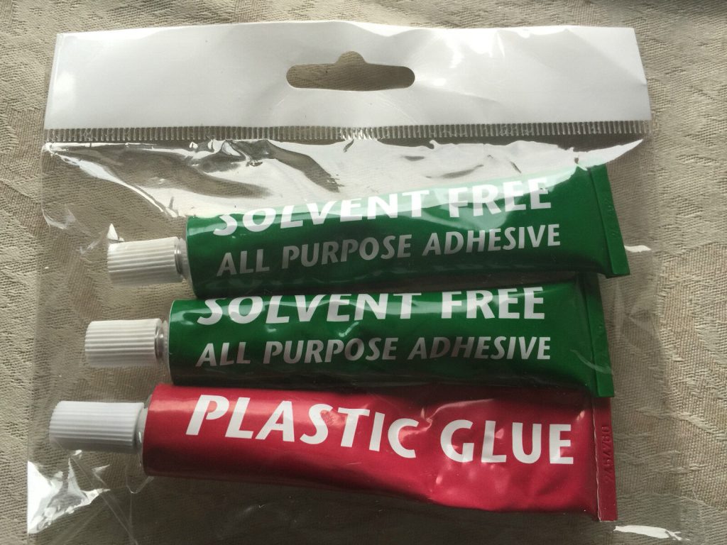 6 TUBES OF 20ML GLUE 2 ALL PURPOSE AND ONE PLASTIC GLUE