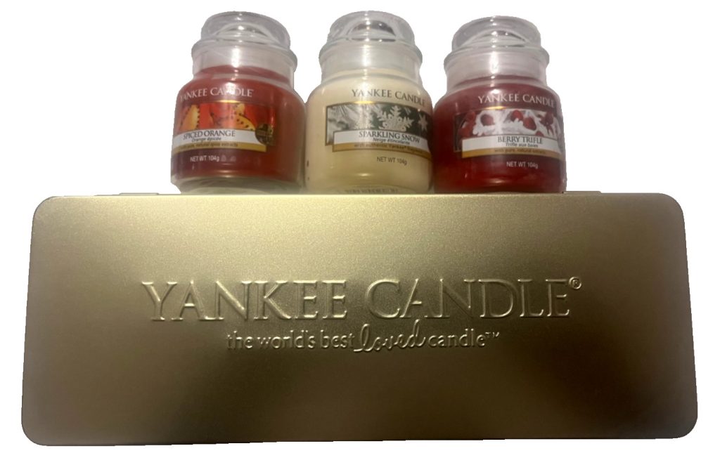 Yankee candles 3 x 104g in a gold tin christmas